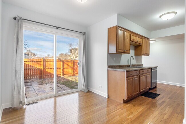 Building Photo - 3065 Kingston Ct