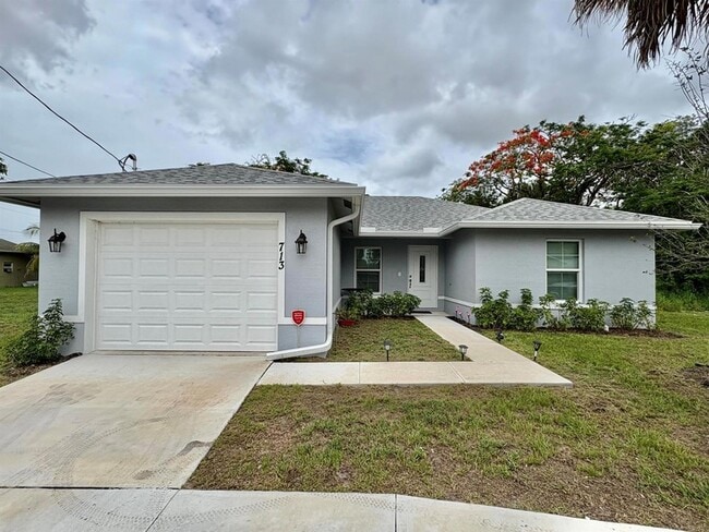 Building Photo - 713 SE East Ave