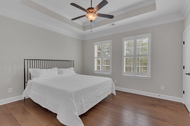 Building Photo - Charming Townhome in the Heart of Berry Fa...