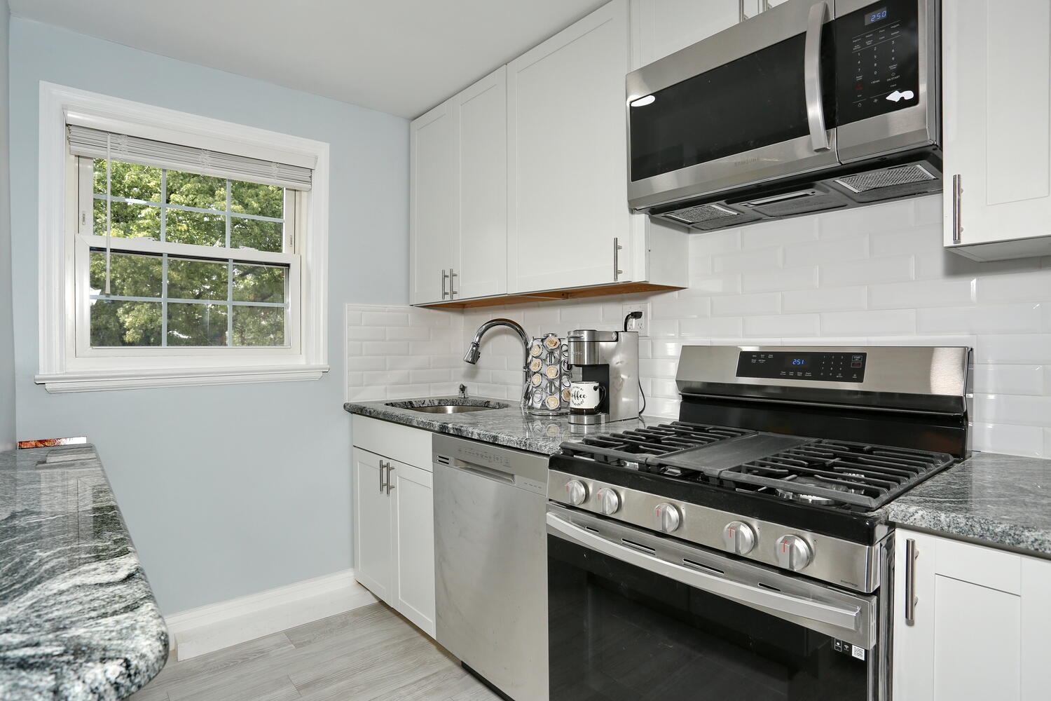 Building Photo - 100 Huguenot Ave