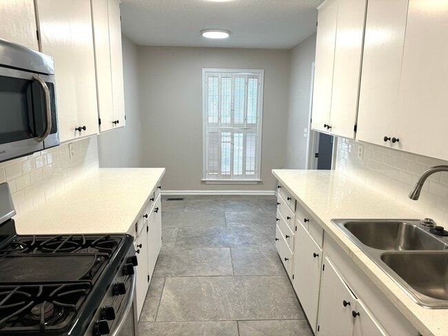 Building Photo - 505 Felder Ave