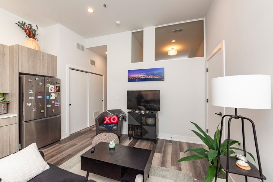 Building Photo - 2322 N Clark St