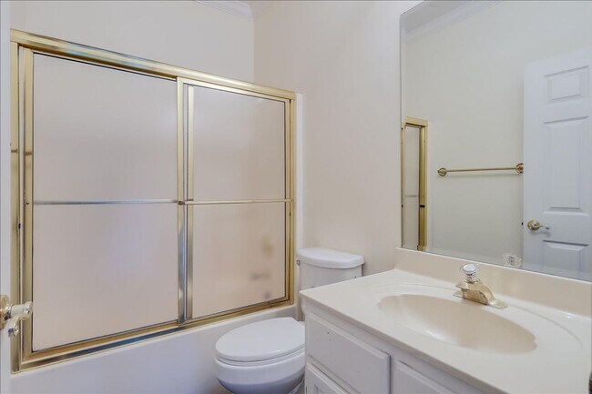 Building Photo - 7426 Lake Travis Dr