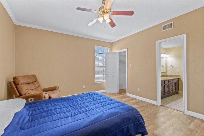 Building Photo - 2255 Braeswood Park Dr