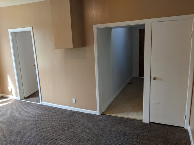 Building Photo - 512 1st Ave NE