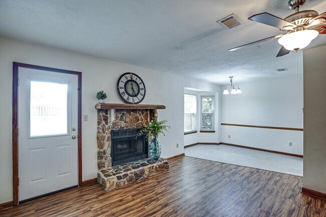Building Photo - 3232 Riddle Dr