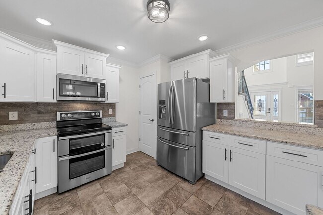 Building Photo - Pet Friendly Four Bedroom with Bonus!