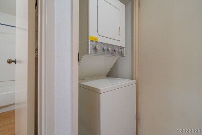 Building Photo - 95-1013 Ainamakua Dr #71