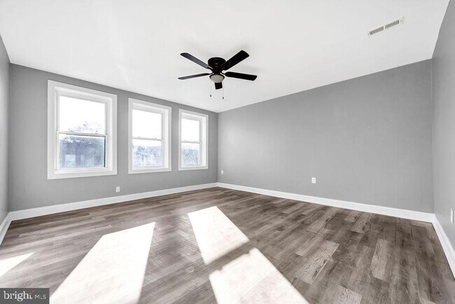 Building Photo - 606 S 52nd St