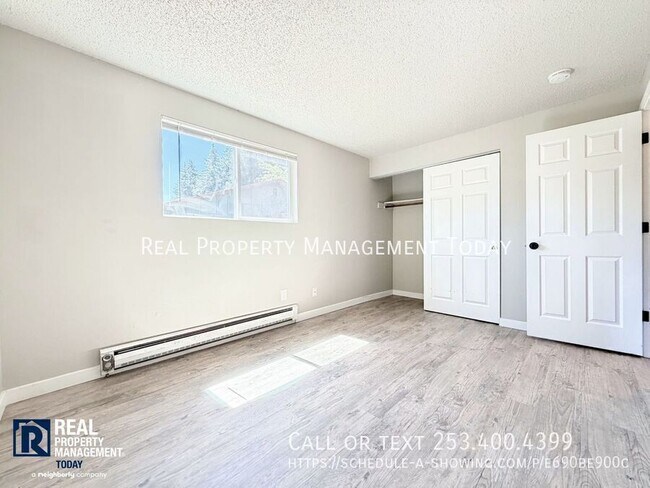 Building Photo - 1410 Josephine Ct SE