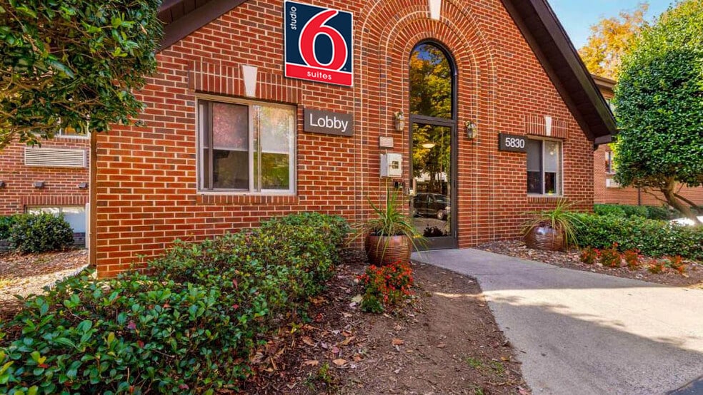 Building Photo - 5830 Westpark Dr