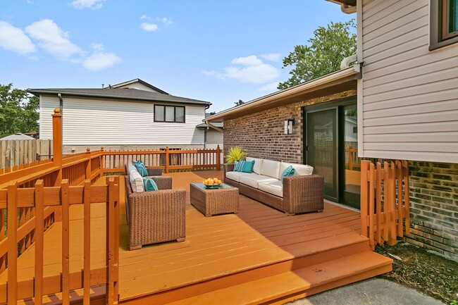 Building Photo - 242 S Harper Ave