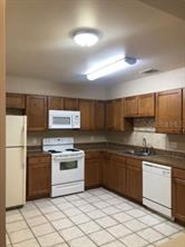 Building Photo - 467 Newton Pl