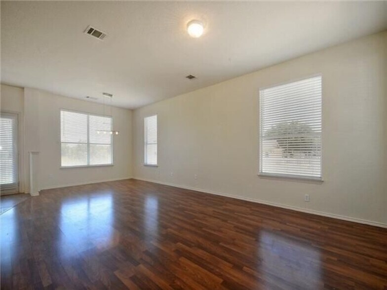 Building Photo - 4584 Mather