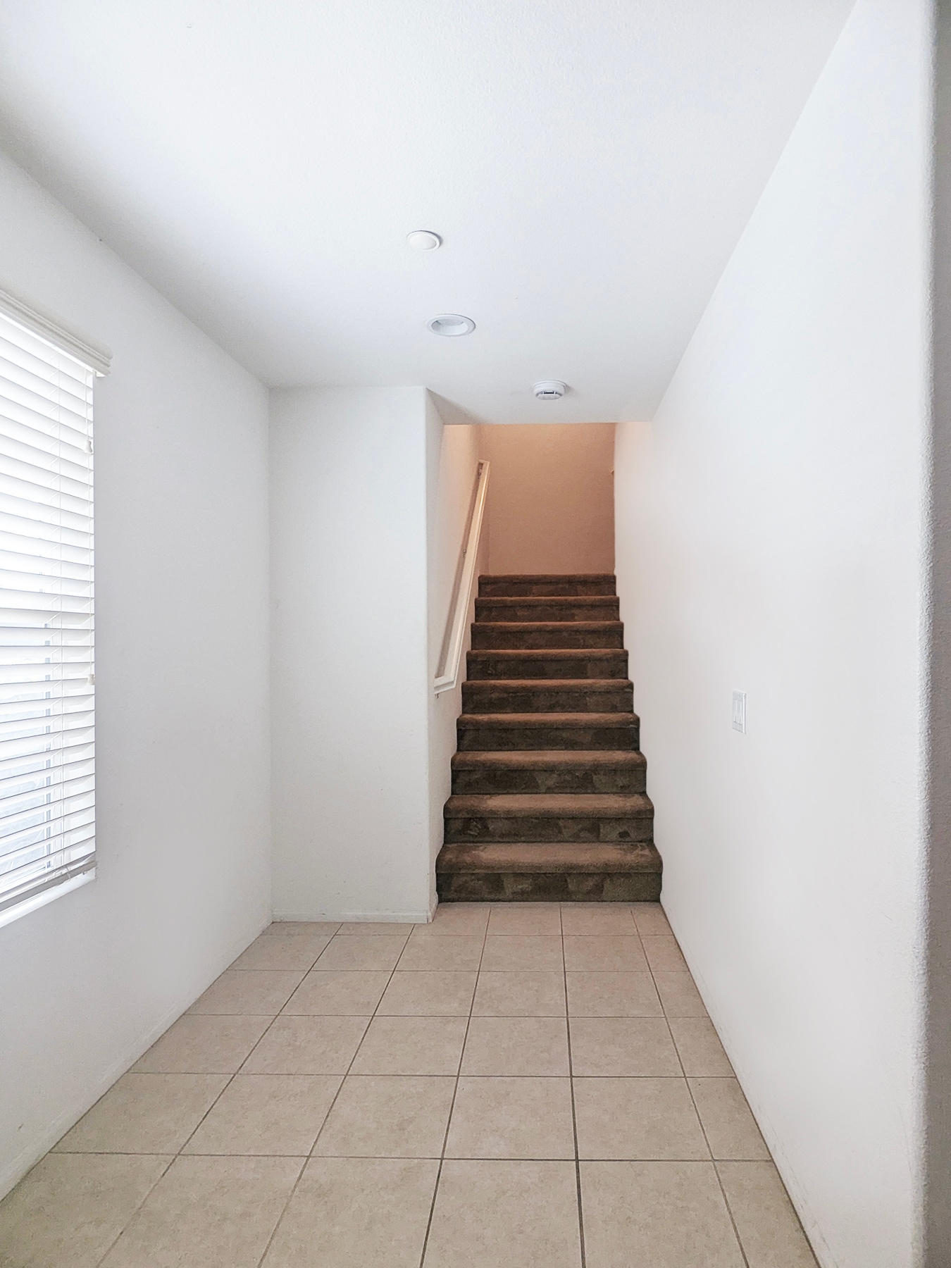 Building Photo - 936 Lilac Ln