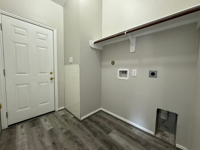 Building Photo - 13196 Miller Ln