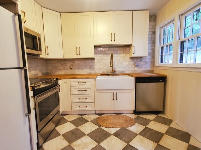 Building Photo - 829 Texas Ave