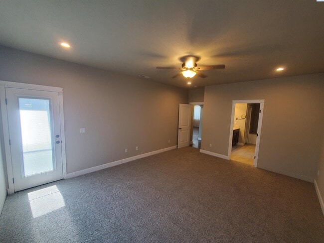 Building Photo - FOR RENT: West Pasco with heated inground ...