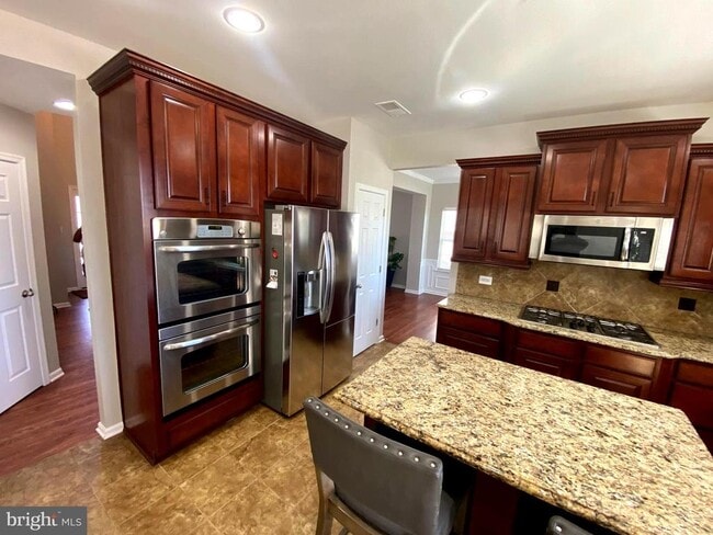 Building Photo - 2716 Lake Forest Dr