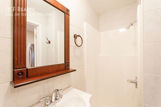 Building Photo - 1532 Christian St