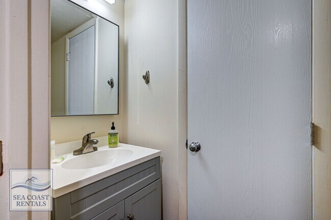 Building Photo - FURNISHED OFF-SEASON MONTHLY RENTAL NOW AVAILABLE