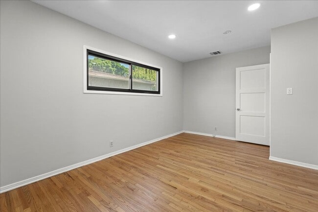 Building Photo - Charming Westchester House with Private Yard