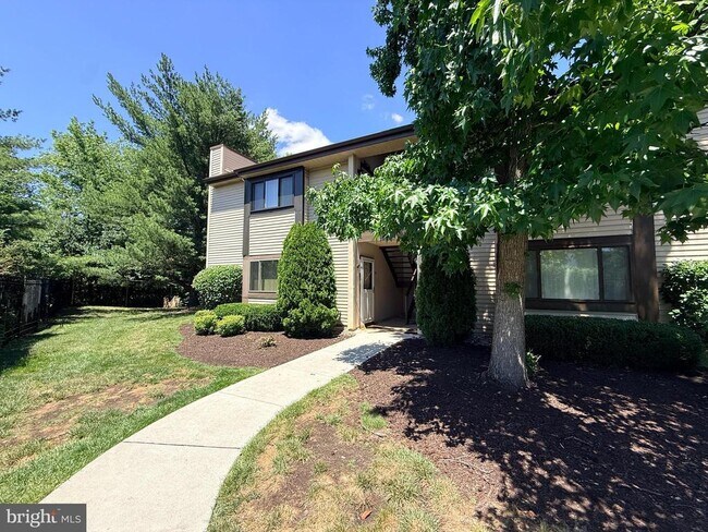 Building Photo - 808 Britton Pl