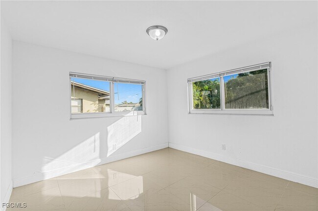 Building Photo - 4839 Tudor Dr