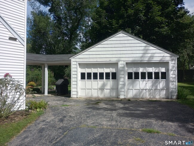 Building Photo - 14 Stonybrook Rd