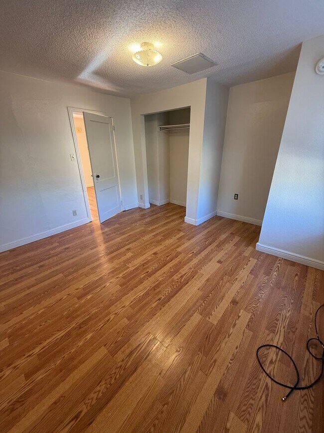Building Photo - 1001 Silverleaf Ave
