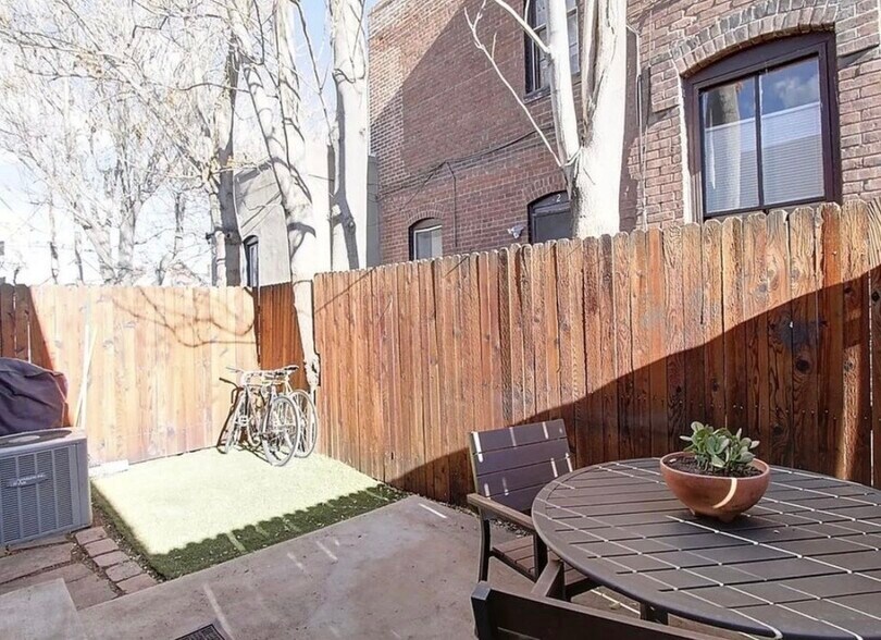 Building Photo - 1015 30th St
