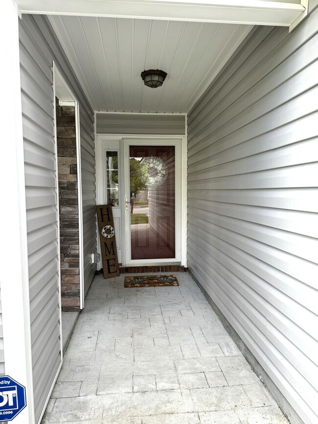 Building Photo - An adorable home within the City!