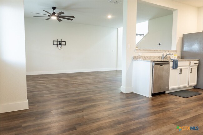 Building Photo - 804 Sweetgrass