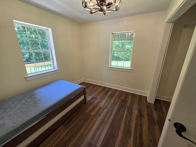 Building Photo - 6013 Bates Pike SE