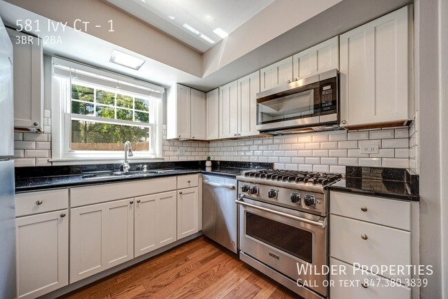 Building Photo - 581 Ivy Ct