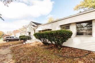 Building Photo - Lovely 2 Bedroom home