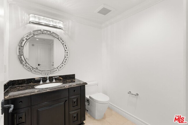 Building Photo - 208 S Lasky Dr