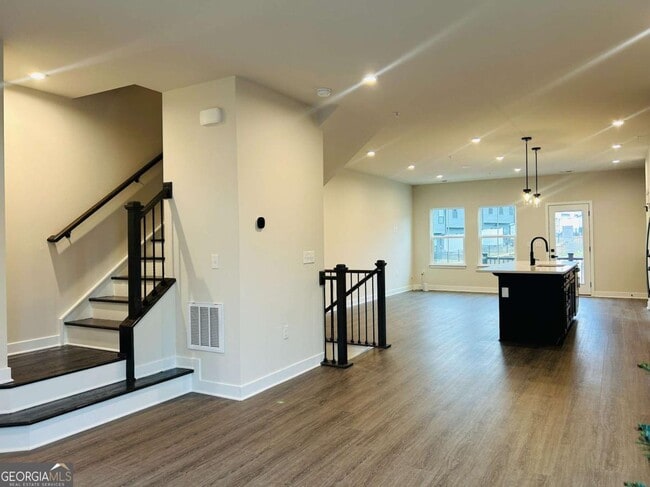 Building Photo - 420 Thatch Ter