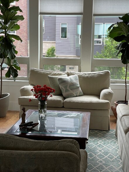 Building Photo - 405 Promenade Dr