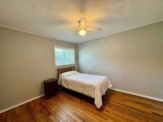 Building Photo - Charming Home Available in Tahoe Park!