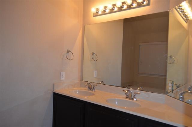 Building Photo - 9604 Sleepy Hollow Dr