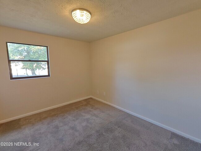 Building Photo - 588 Madeira Dr