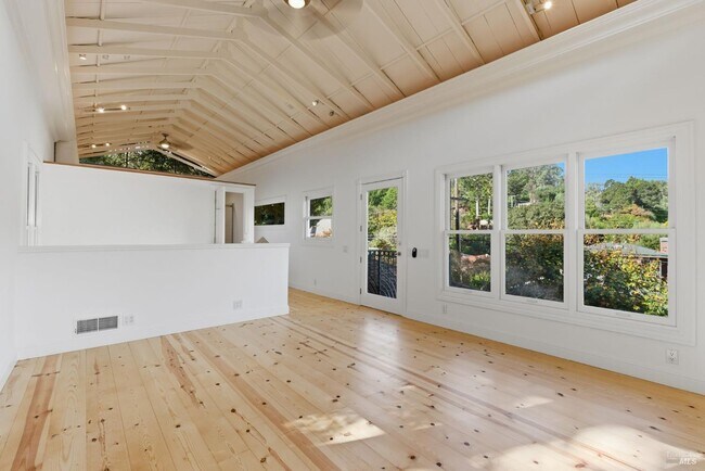 Building Photo - 309 Melrose Ave