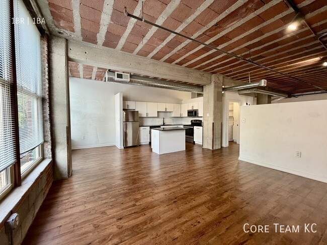 Building Photo - 204 Walnut St