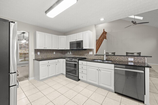 Building Photo - 397 Abbotsbury Dr