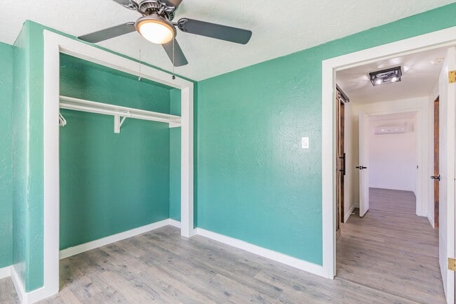 Building Photo - Charming 3 bedroom 2 bath Home - MOVE IN S...