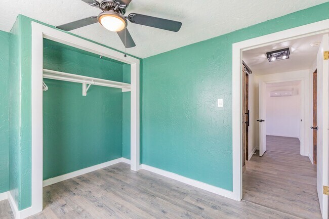 Building Photo - Charming 3 bedroom 2 bath Home with acreage
