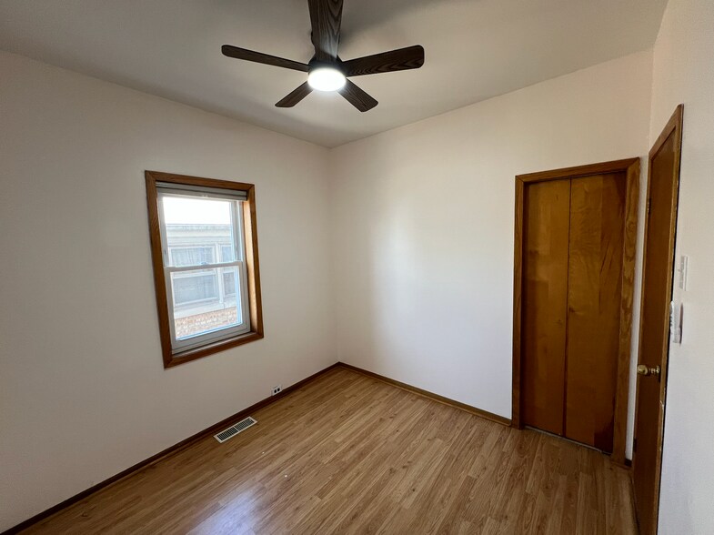 Building Photo - 4447 N Melvina Ave