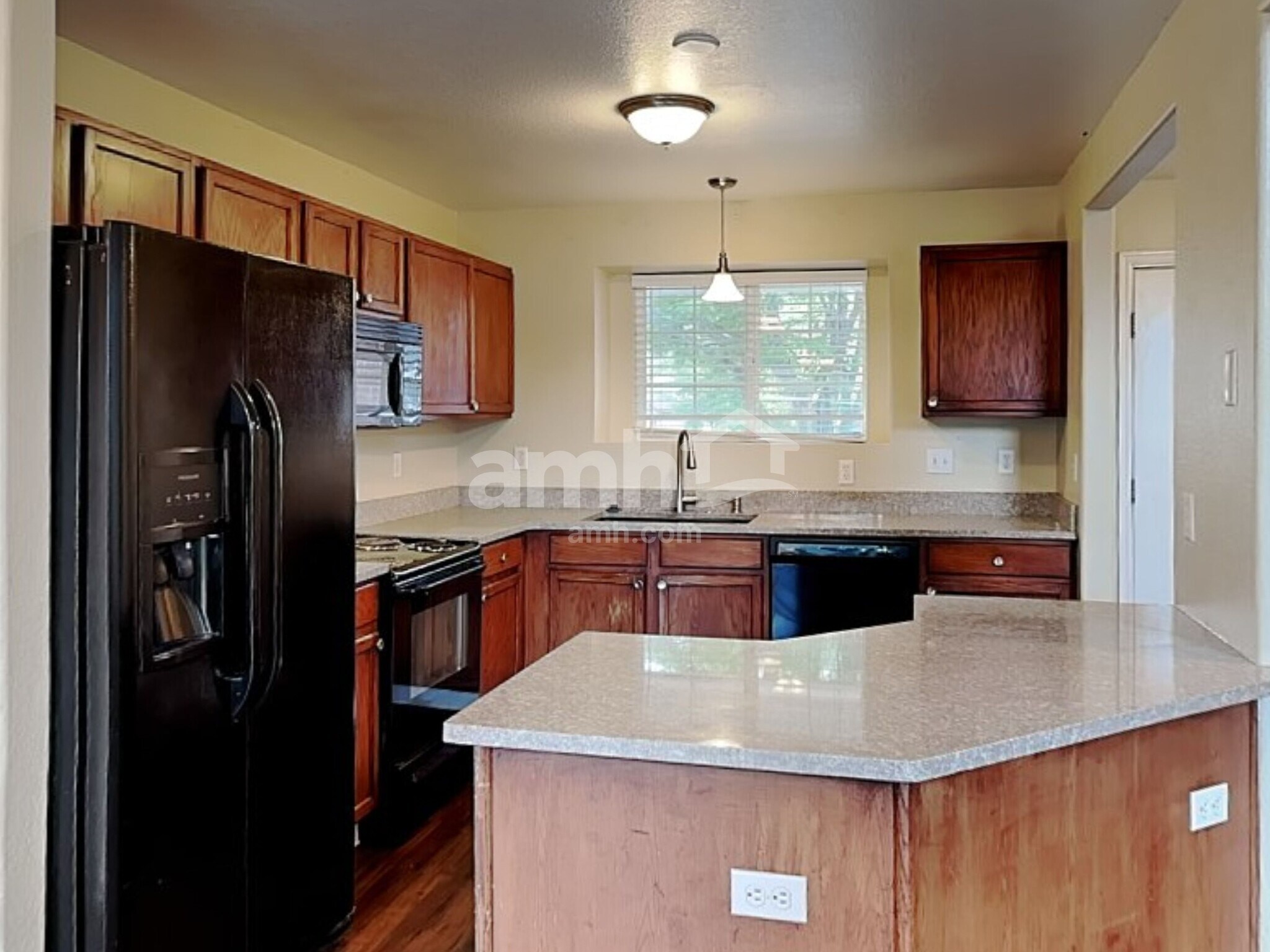 Building Photo - 1393 E 96th Pl