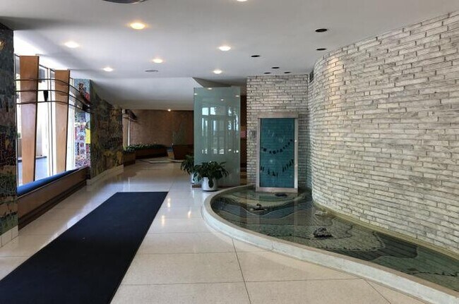 Building Photo - 6301 N Sheridan Rd